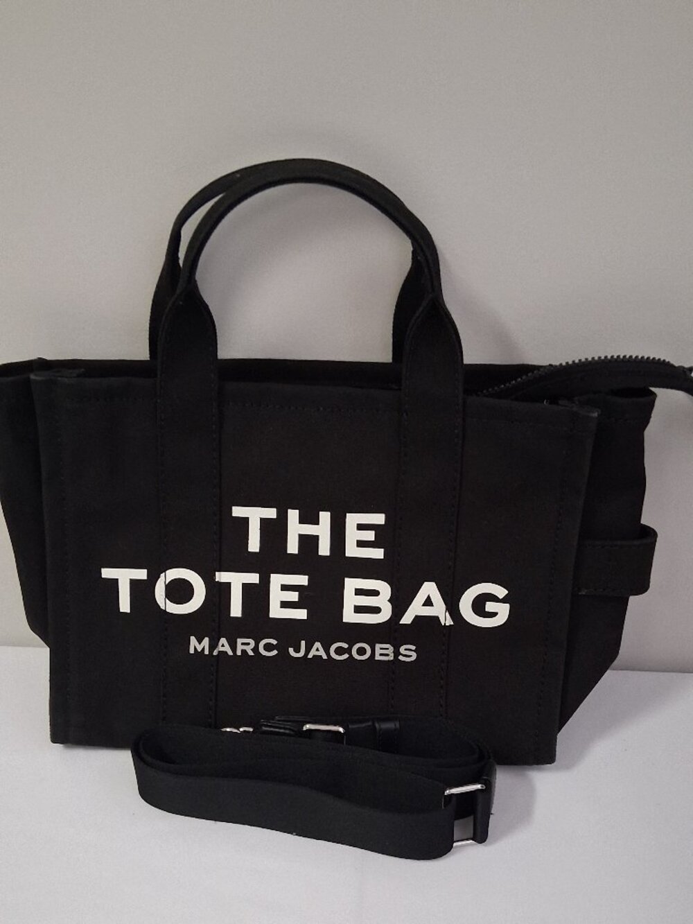 Marc Jacobs The Medium Tote Bag M0016161 001 Black Gently Used